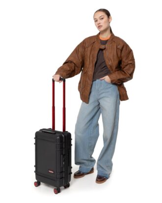 RESIST’R ZIP CABIN