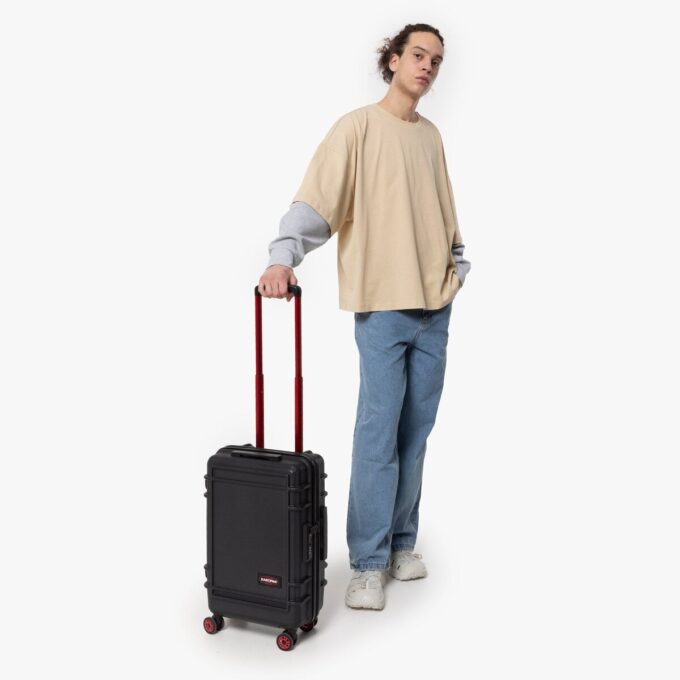 RESIST’R ZIP CABIN